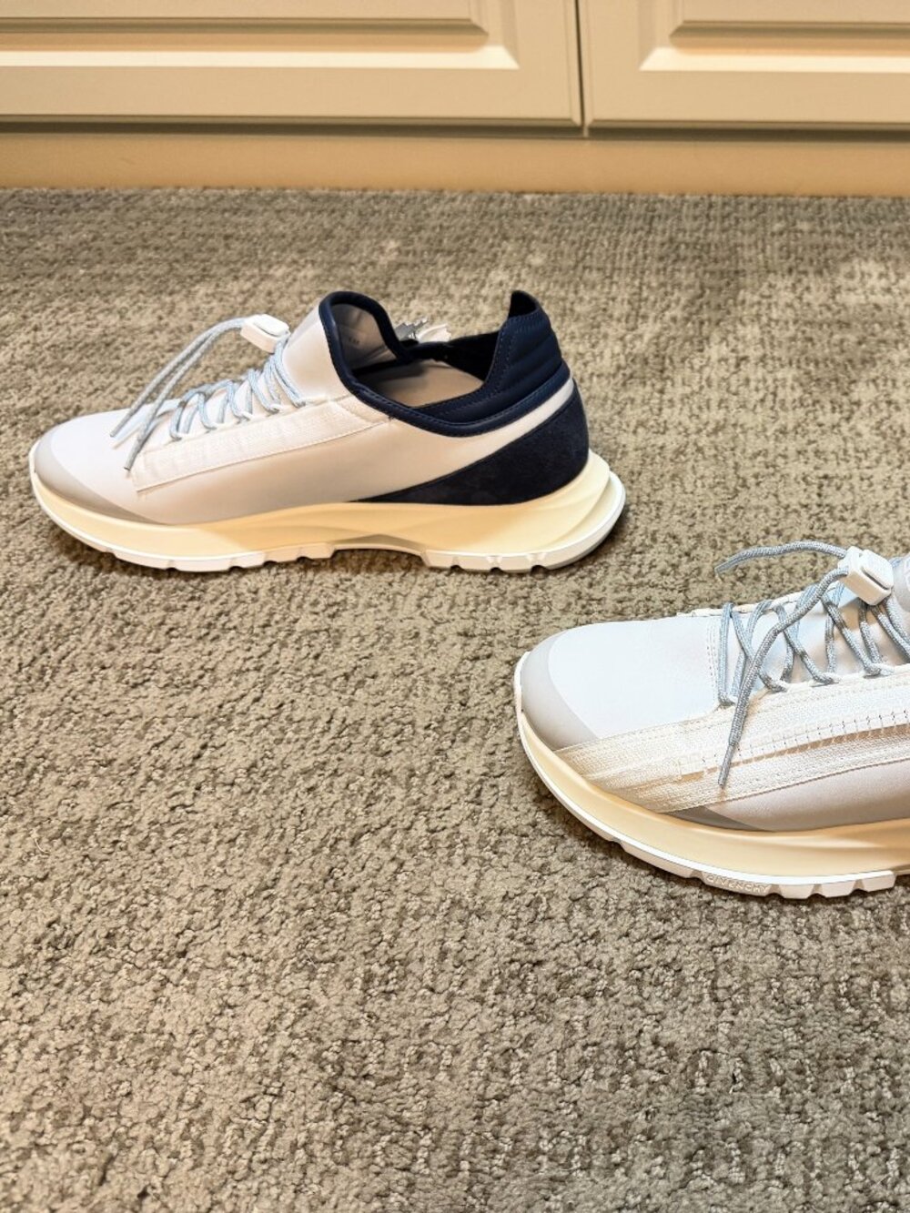 Givenchy Men's Spectre runner sneakers in synthetic leather and suede - Size 44 - Picture 10 of 16